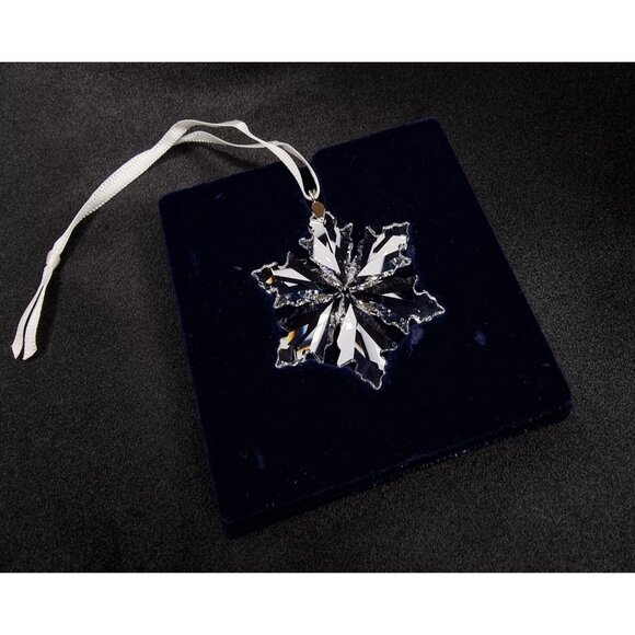 Swarovski 2010 Annual Edition Crystal Snowflake Ornament With Box & Ribbon - Picture 2 of 6